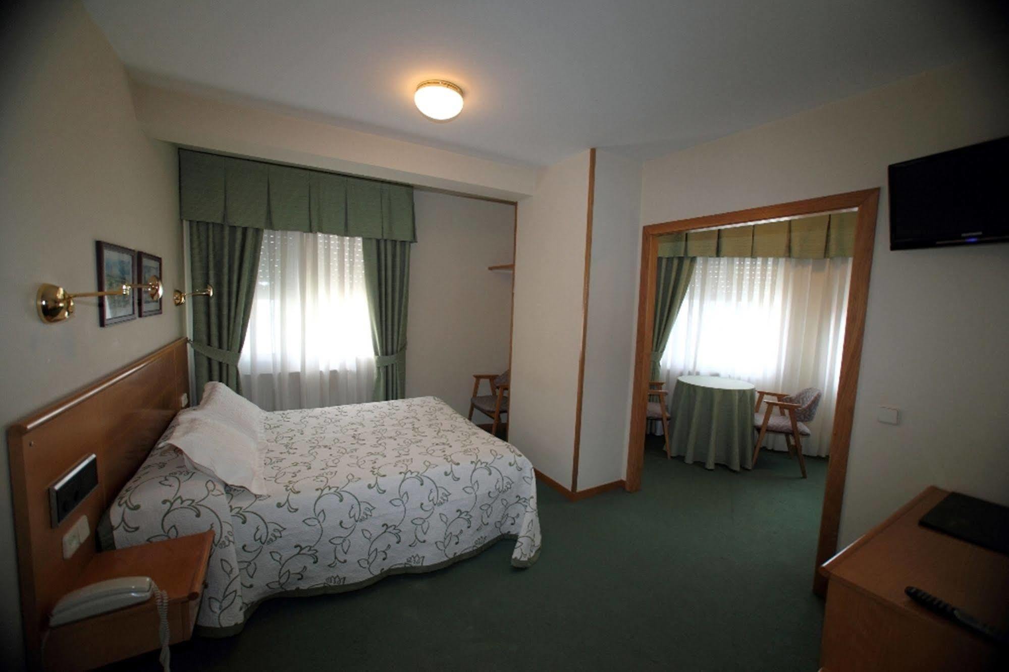 Hotel Ramos Silleda Buitenkant foto